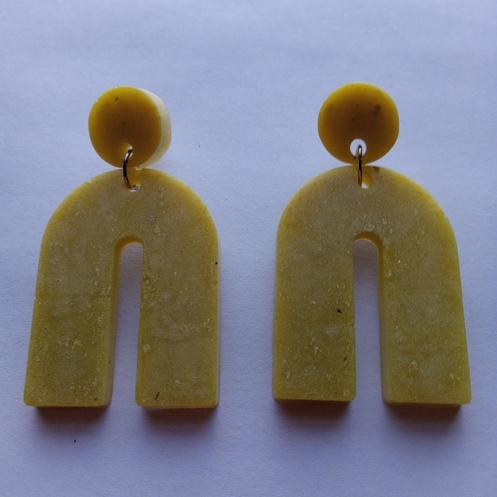 3/$45 Yellow resin earrings - Picture 4 of 4